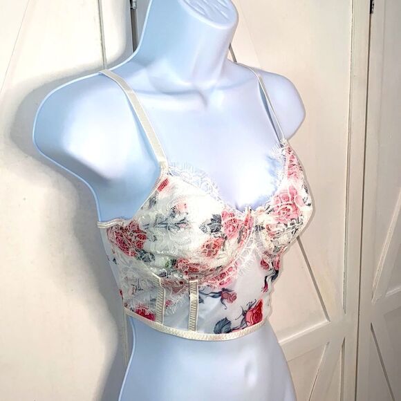 Eyelash Lace Flower Open Back Sheer Adjustable Strap Crop Cami - Picture 3 of 10